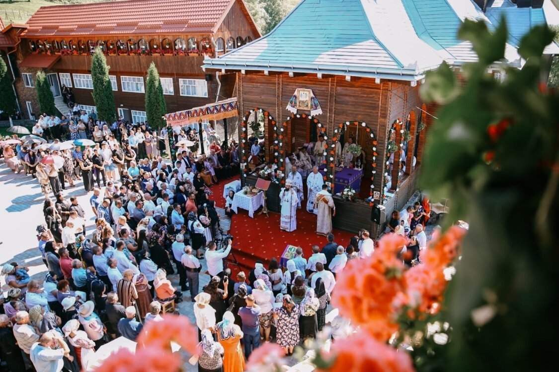 Sărbătoare la Biserica „Pogorârea Sfântului Duh” din Cluj-Napoca 223006