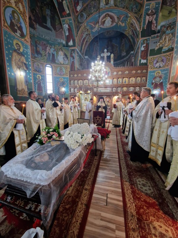 Mesaj de condoleanţe la înmormântarea mamei arhidiaconului Maxim Țifui 223124