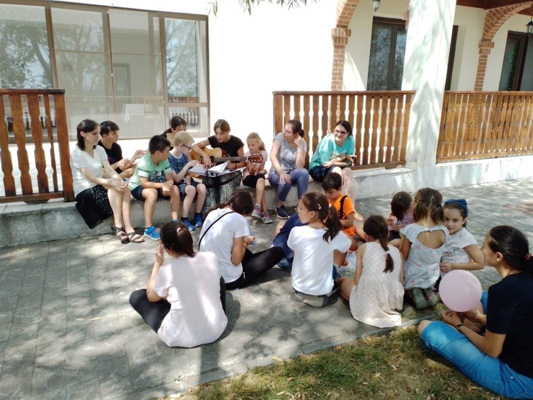 Bucuriile vacanței de vară la Mănăstirea Lacu Sărat 223211