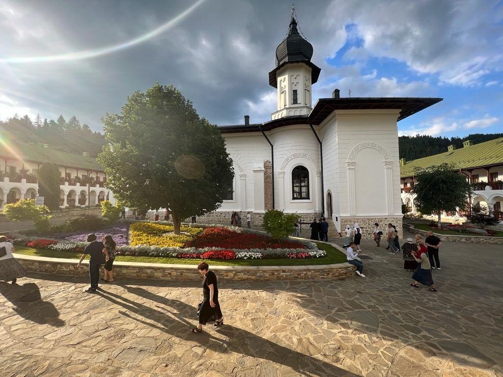 Pelerini pe urmele Sfântului Cuvios Paisie de la Neamţ 223128