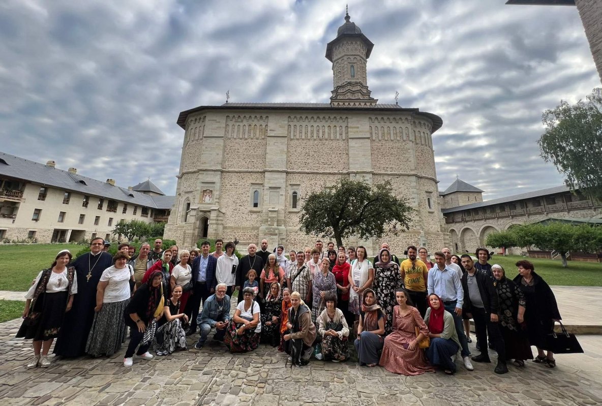 Pelerini pe urmele Sfântului Cuvios Paisie de la Neamţ 223130