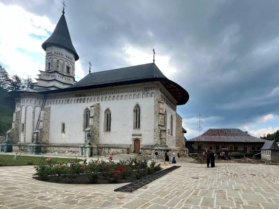 Pelerini pe urmele Sfântului Cuvios Paisie de la Neamţ 223132