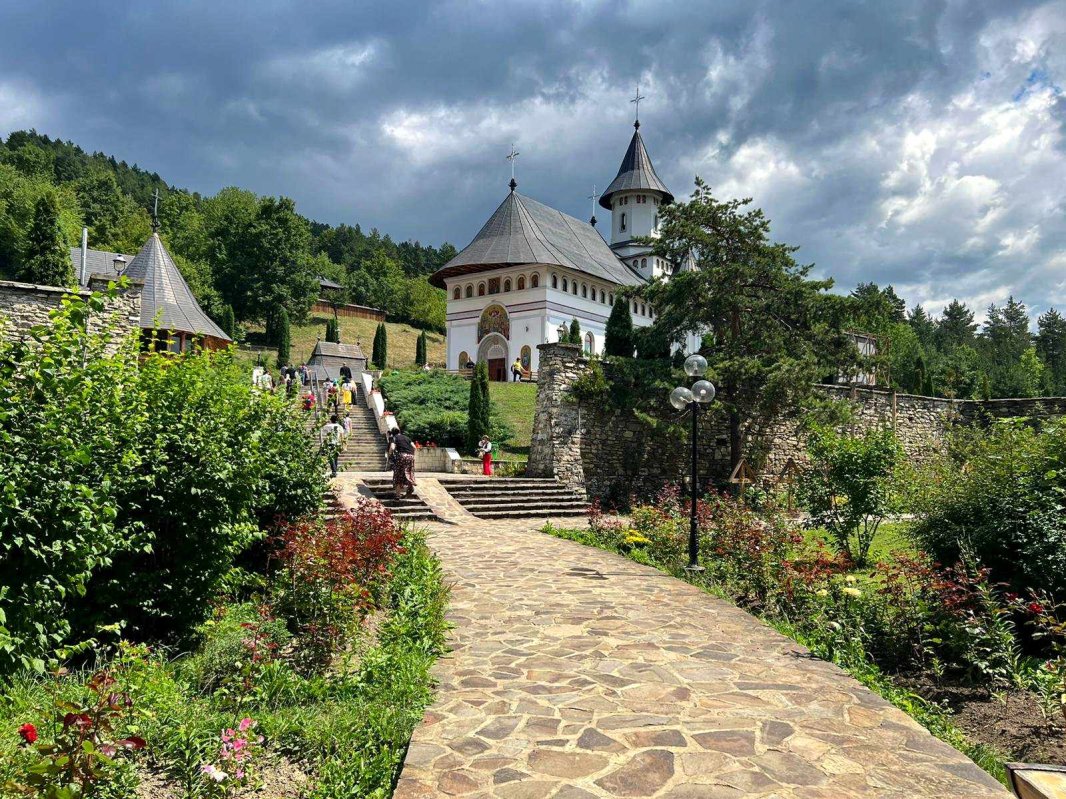 Pelerini pe urmele Sfântului Cuvios Paisie de la Neamţ 223137