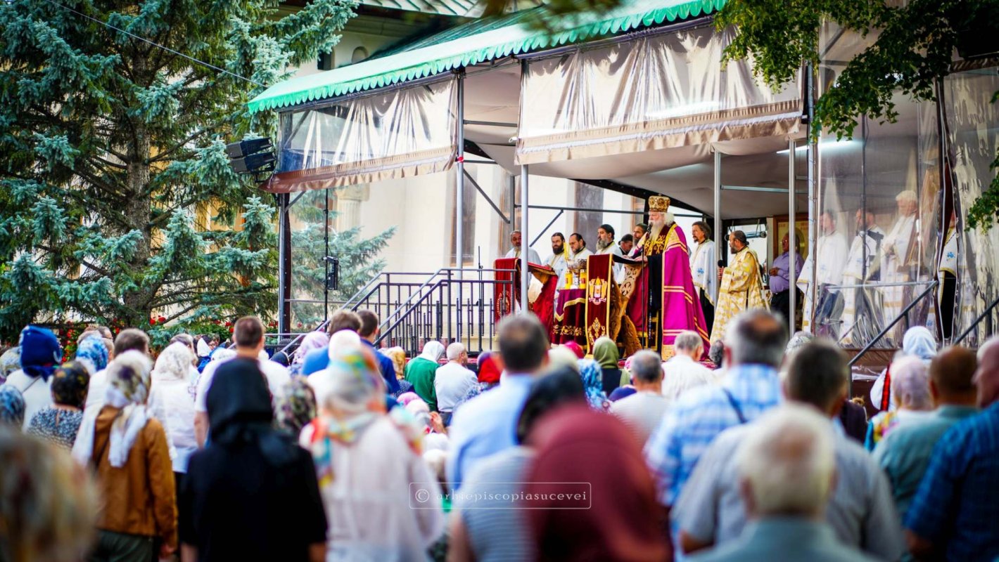 Taina Sfântului Maslu de obște la „Mănăstirea Sfântul Ioan cel Nou” la Suceava 223264