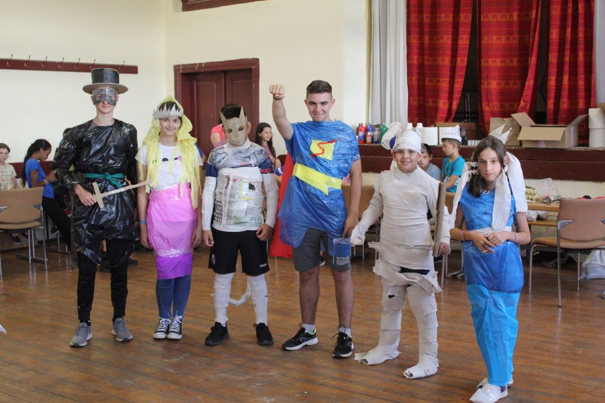 Tabără de pictură şi creaţie pentru copii la Bărcut, judeţul Braşov 223339