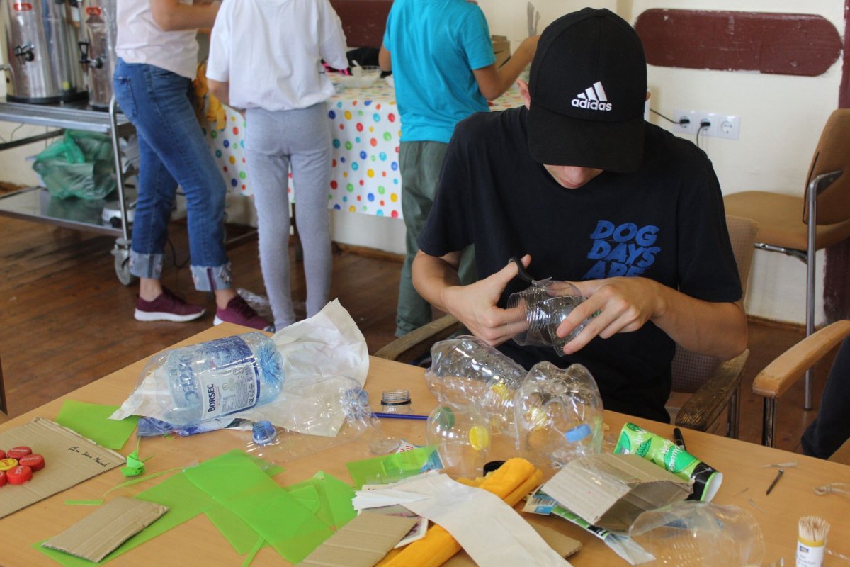 Tabără de pictură şi creaţie pentru copii la Bărcut, judeţul Braşov 223344