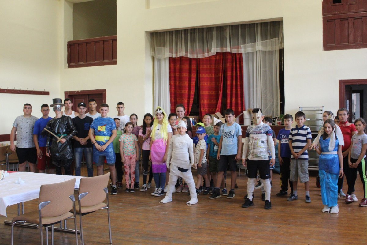 Tabără de pictură şi creaţie pentru copii la Bărcut, judeţul Braşov 223346