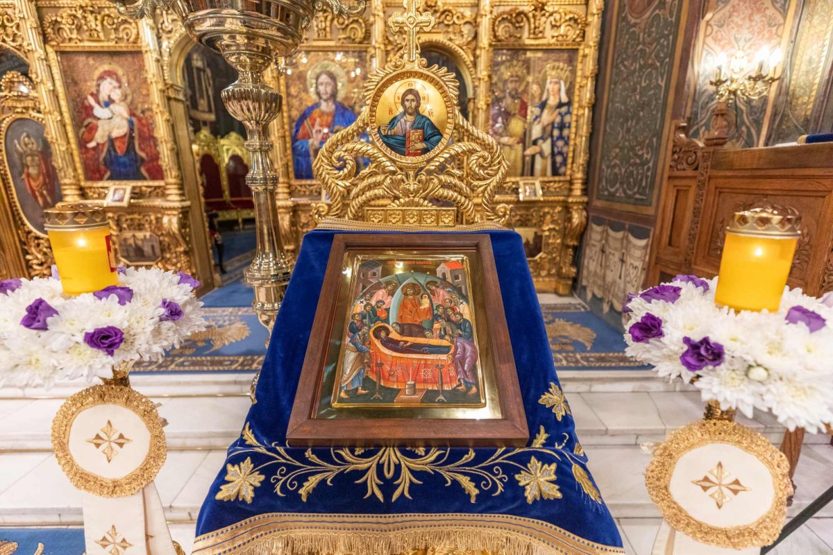 Cântare de prohodire adusă Maicii Domnului pe Colina Patriarhiei 223367