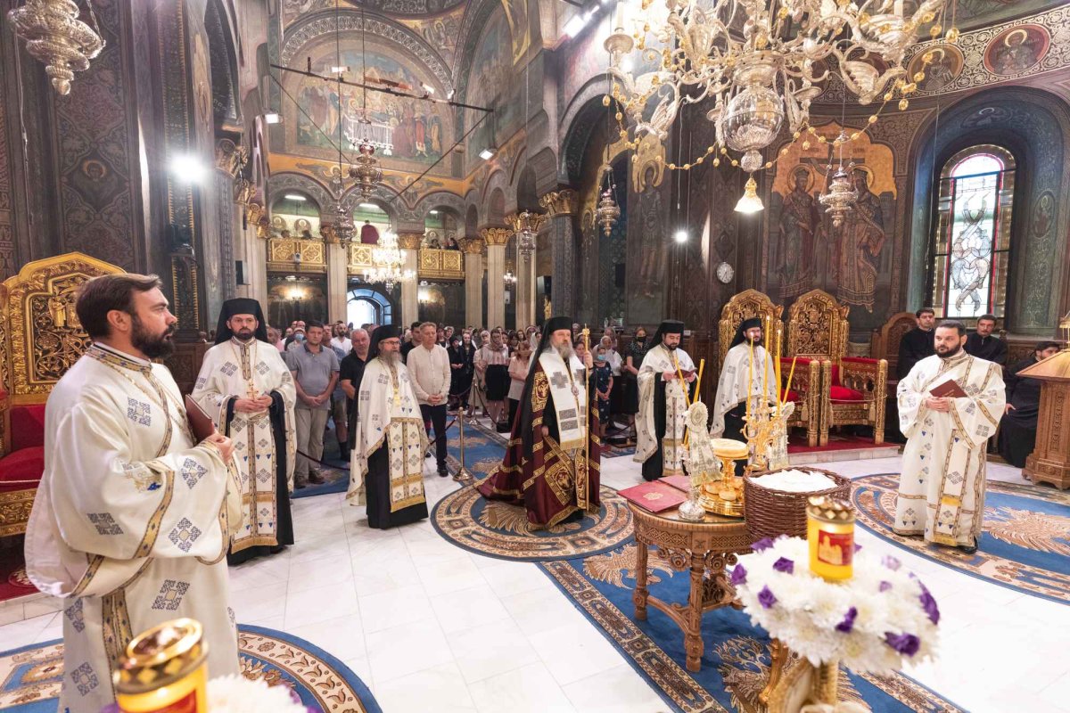 Cântare de prohodire adusă Maicii Domnului pe Colina Patriarhiei 223368