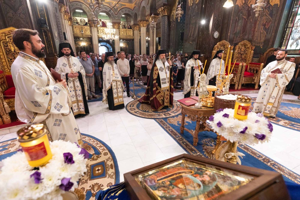 Cântare de prohodire adusă Maicii Domnului pe Colina Patriarhiei 223369