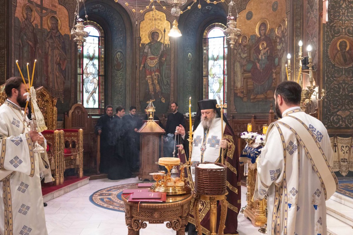 Cântare de prohodire adusă Maicii Domnului pe Colina Patriarhiei 223370