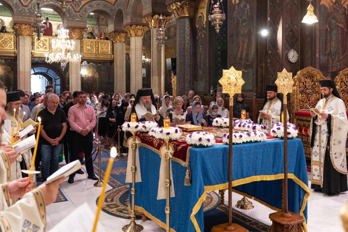 Cântare de prohodire adusă Maicii Domnului pe Colina Patriarhiei 223374