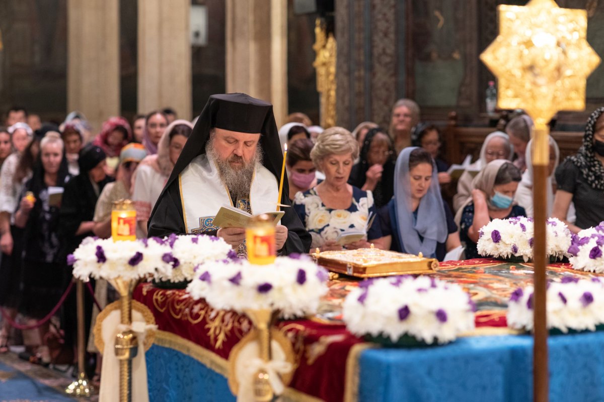 Cântare de prohodire adusă Maicii Domnului pe Colina Patriarhiei 223375