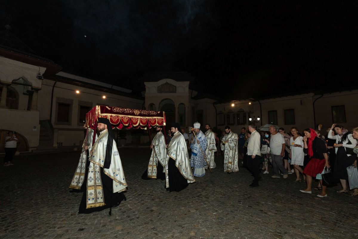 Cântare de prohodire adusă Maicii Domnului pe Colina Patriarhiei 223376