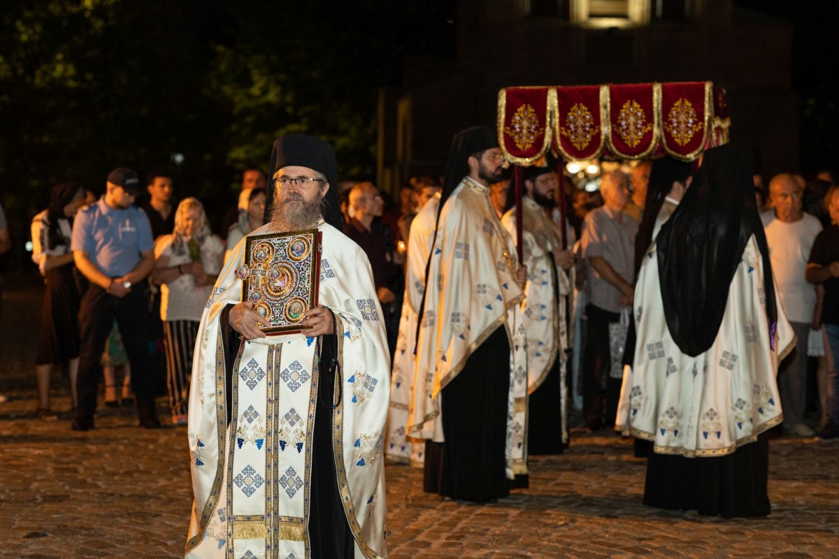 Cântare de prohodire adusă Maicii Domnului pe Colina Patriarhiei 223378