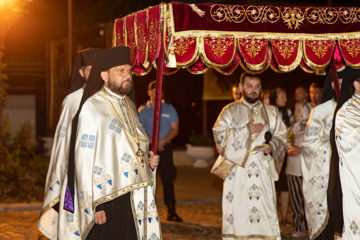 Cântare de prohodire adusă Maicii Domnului pe Colina Patriarhiei 223379