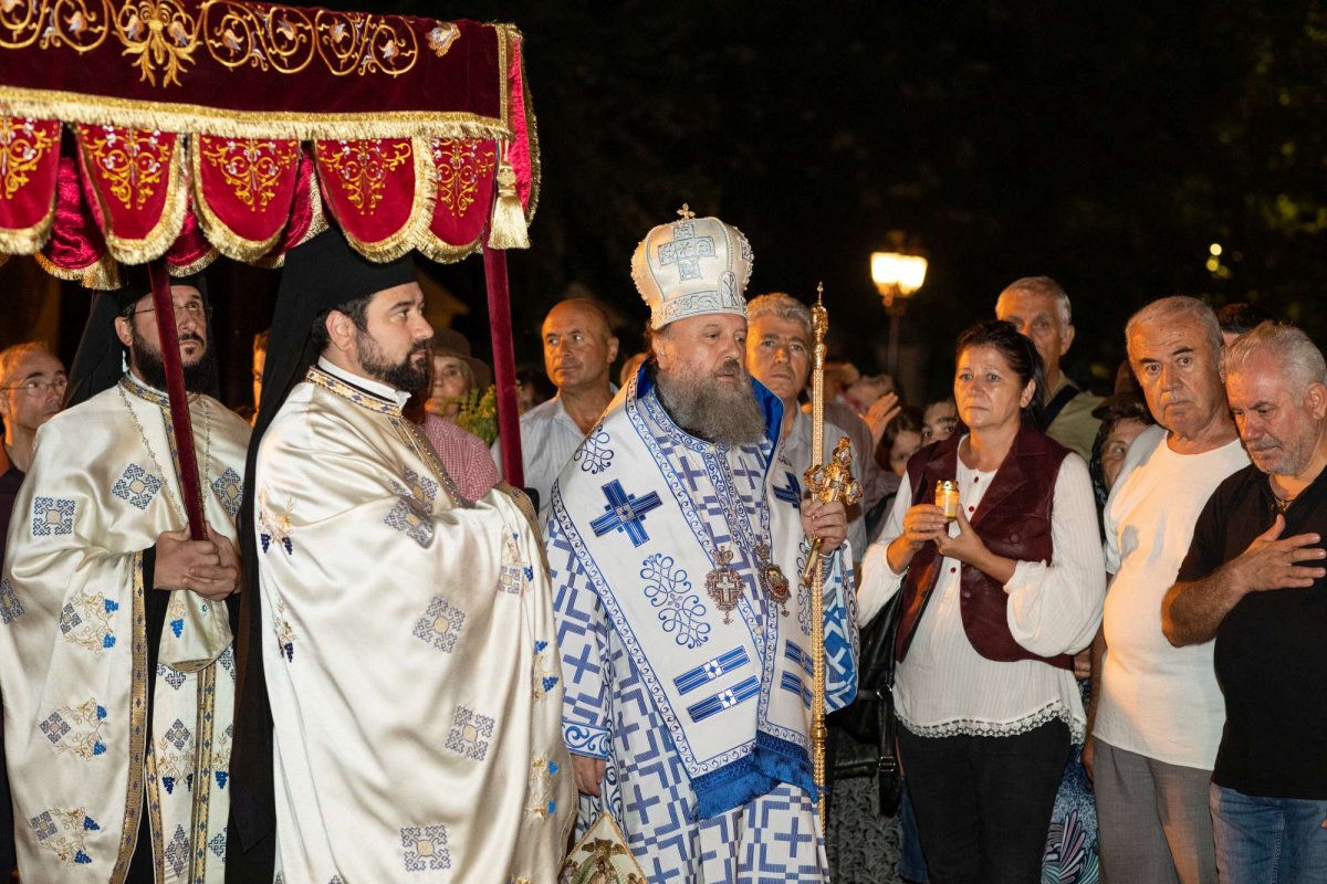 Cântare de prohodire adusă Maicii Domnului pe Colina Patriarhiei 223380