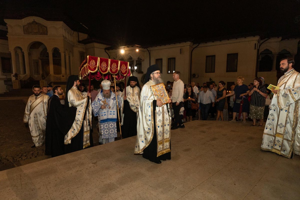 Cântare de prohodire adusă Maicii Domnului pe Colina Patriarhiei 223381
