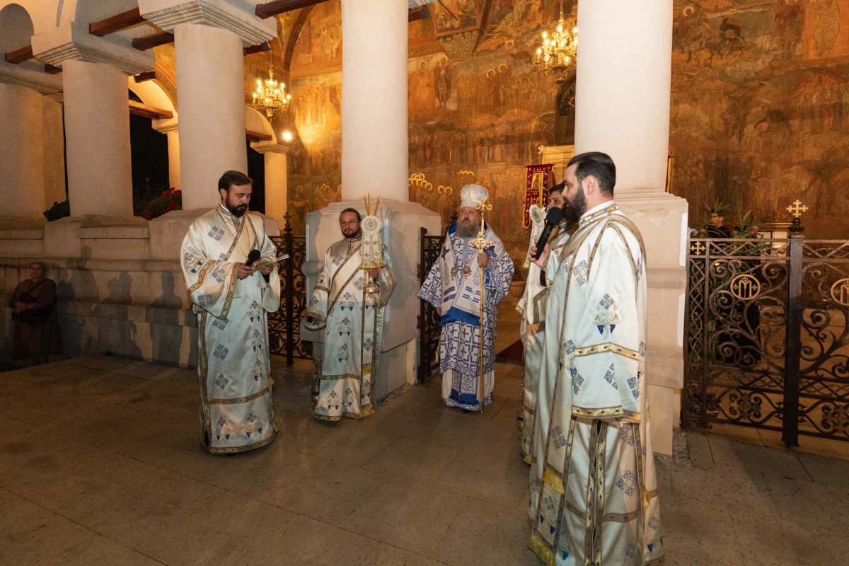 Cântare de prohodire adusă Maicii Domnului pe Colina Patriarhiei 223382