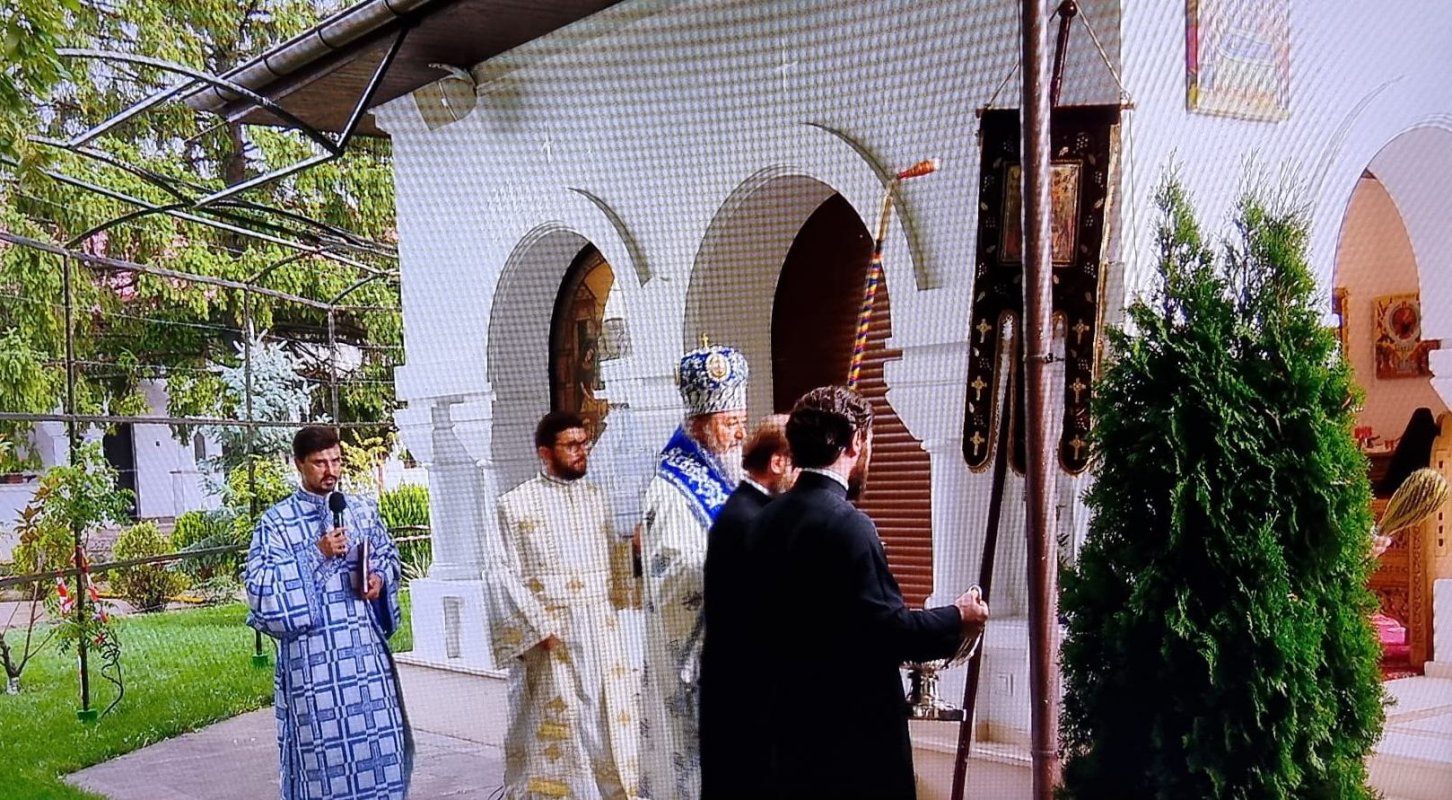 Sfințirea Altarului de vară al mănăstirii prahovene Ghighiu 223366