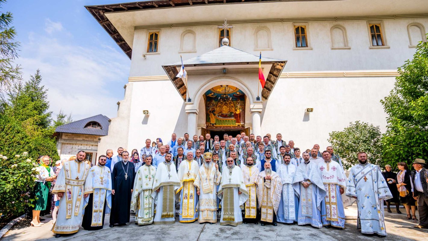 Binecuvântare arhierească în Parohia „Adormirea Maicii Domnului”‑Bosanci la ceas aniversar 223424