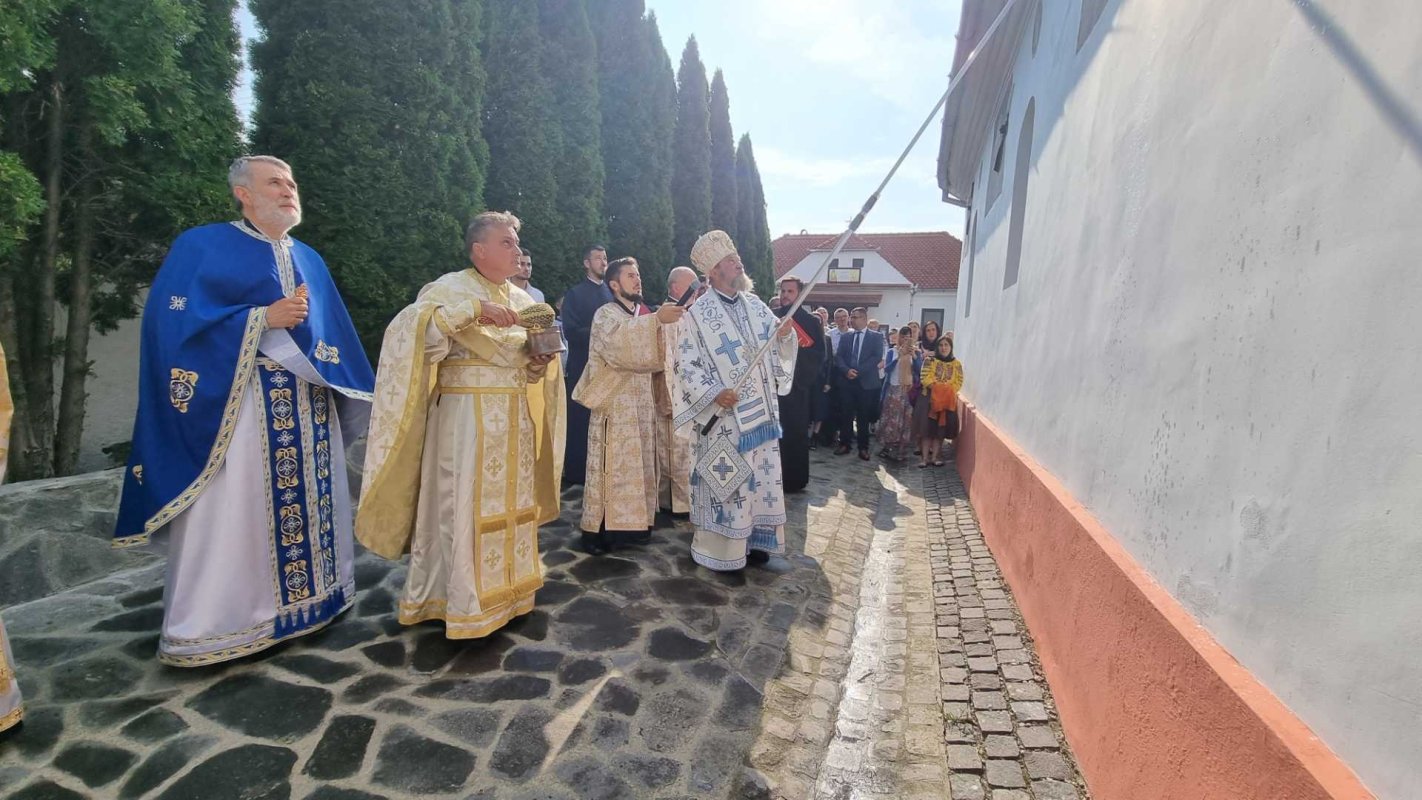 Biserica din satul Măieruş, judeţul Braşov, a fost resfinţită 223394