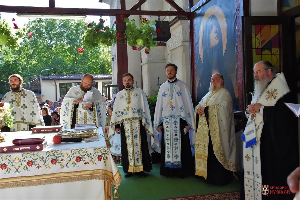 Icoana făcătoare de minuni de la Hadâmbu, în parohia vasluiană „Adormirea Maicii Domnului” 223422