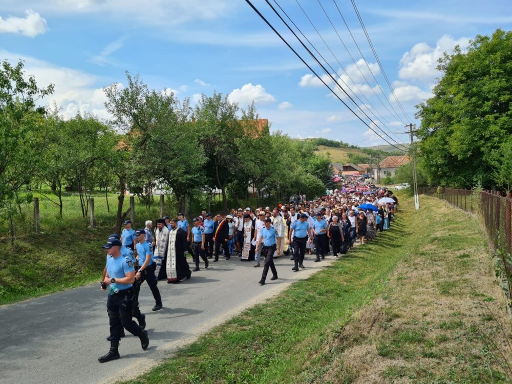 Mii de pelerini la slujba Prohodului Maicii Domnului la Mănăstirea Nicula 223388