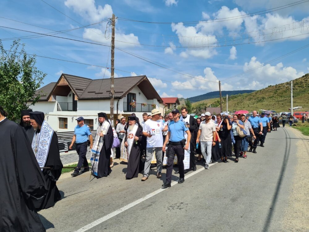 Mii de pelerini la slujba Prohodului Maicii Domnului la Mănăstirea Nicula 223389