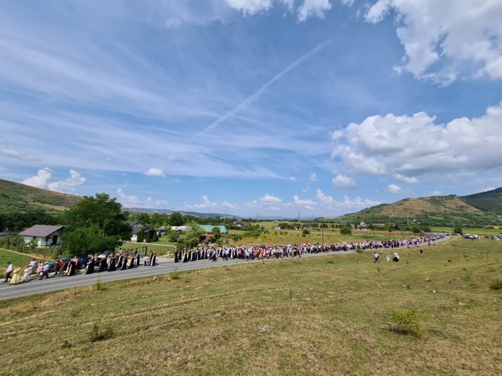 Mii de pelerini la slujba Prohodului Maicii Domnului la Mănăstirea Nicula 223390