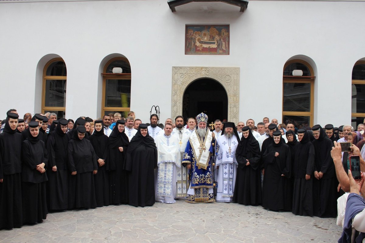 Liturghie arhierească la Mănăstirea Tismana 223551