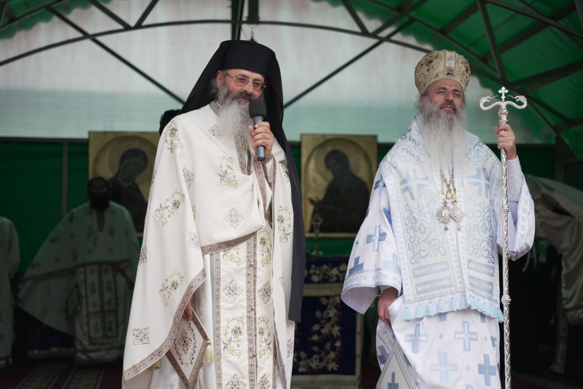 Mitropolitul Moldovei și Bucovinei la hramul Mănăstirii Bistrița 223572