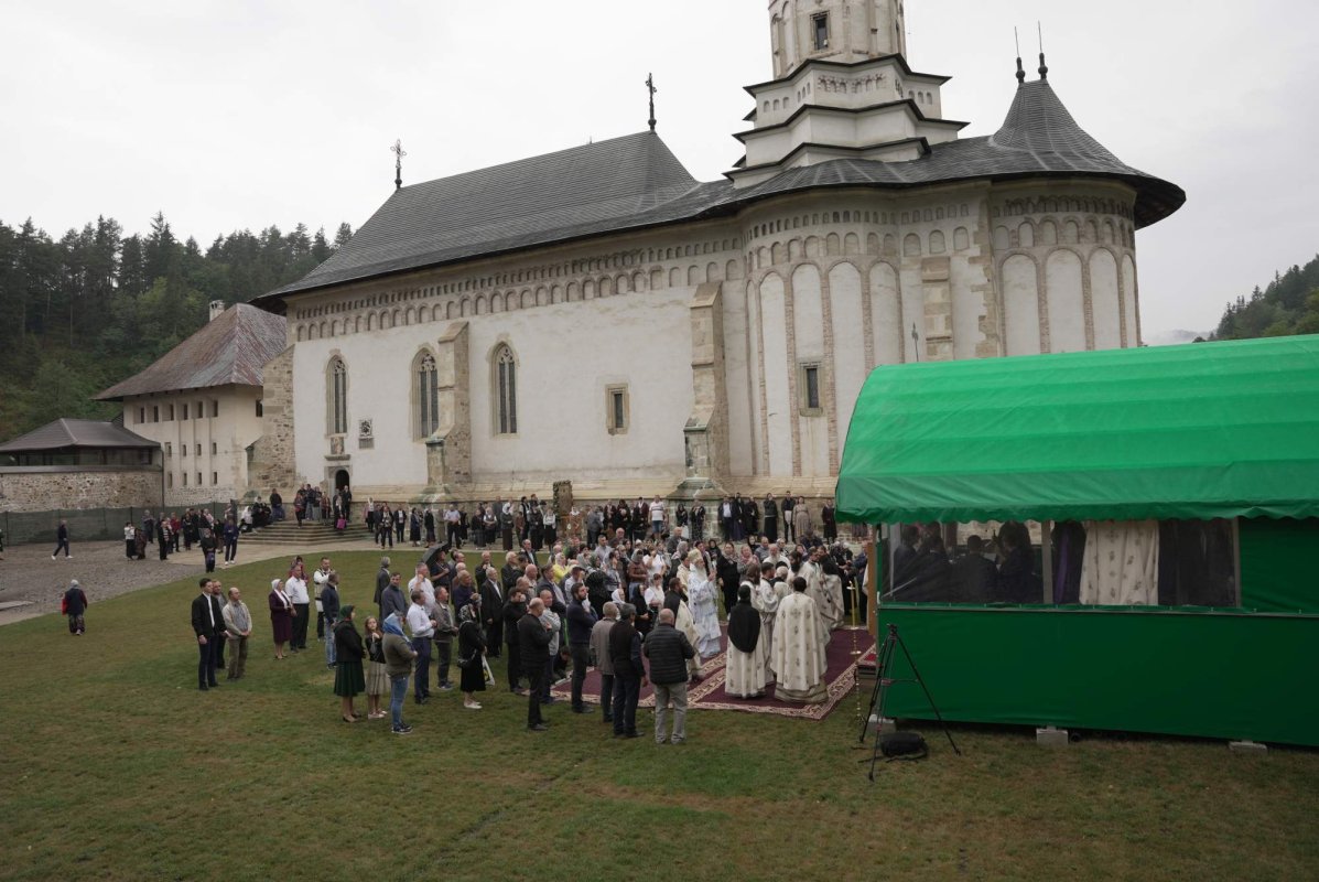 Mitropolitul Moldovei și Bucovinei la hramul Mănăstirii Bistrița 223573