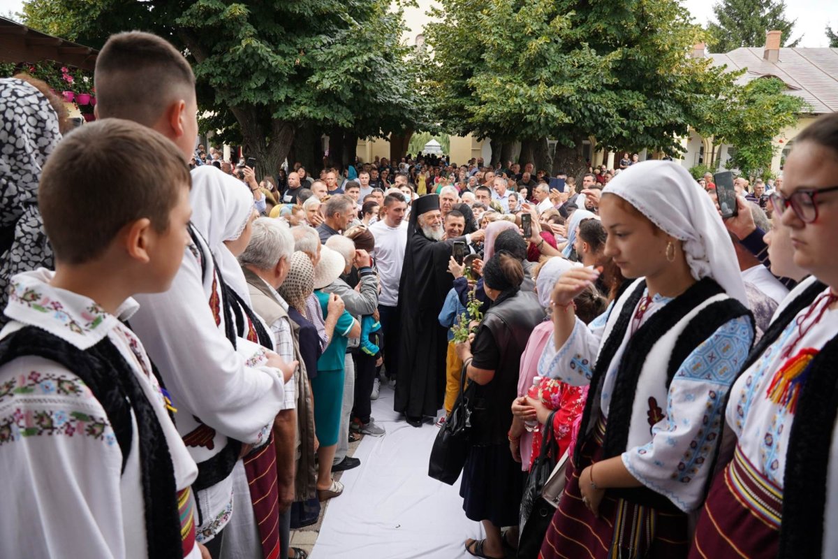 Praznicul Adormirii Maicii Domnului la mănăstirea gălățeană Vladimireşti 223561