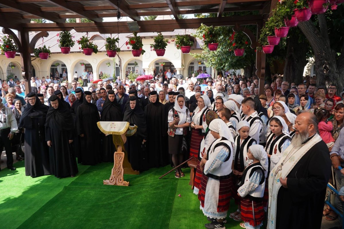 Praznicul Adormirii Maicii Domnului la mănăstirea gălățeană Vladimireşti 223562