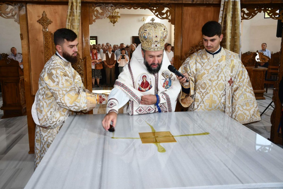 Sfințirea Bisericii „Adormirea Maicii Domnului” din Bocșa 223548