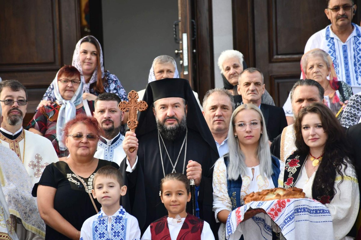 Sfințirea Bisericii „Adormirea Maicii Domnului” din Bocșa 223549