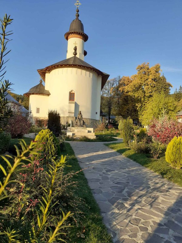 Cuviosul Iosif de la Văratec, iubitor de isihie și tămăduire 223684