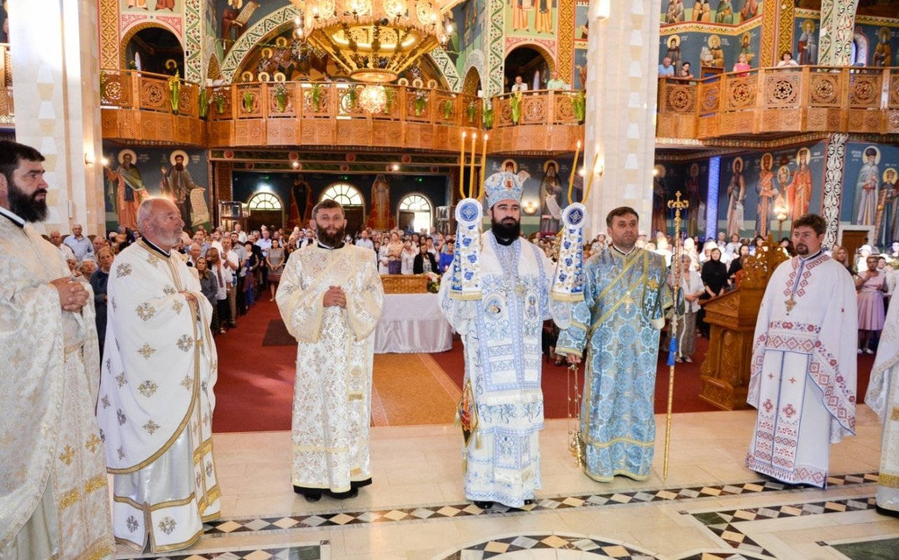 Hramul Catedralei „Adormirea Maicii Domnului” din Deva 223700