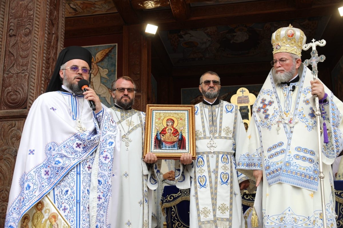 „Maica Domnului ne-a fost mereu ocrotitoare și mamă bună” 223713