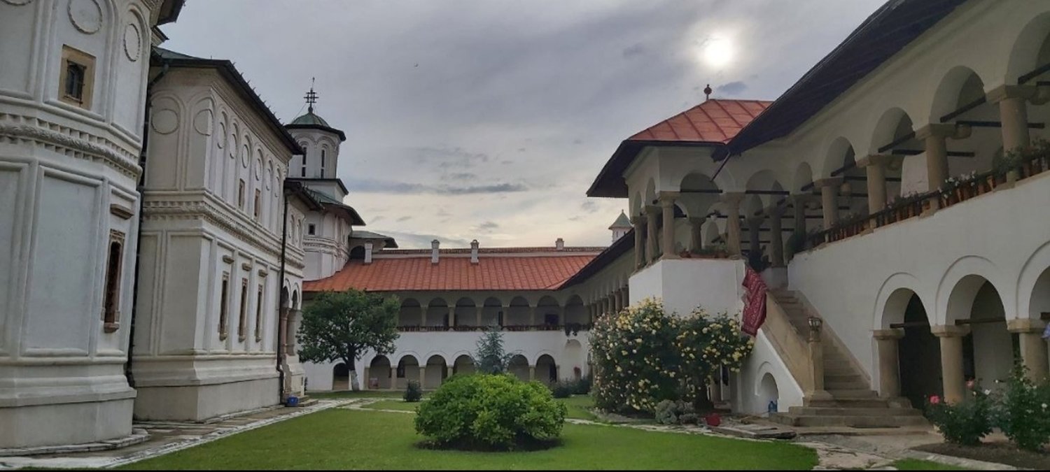 Mănăstirea Hurezi, raiul pământesc cu miros de trandafiri 223682