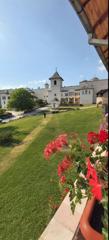 Mănăstirea Hurezi, raiul pământesc cu miros de trandafiri 223683