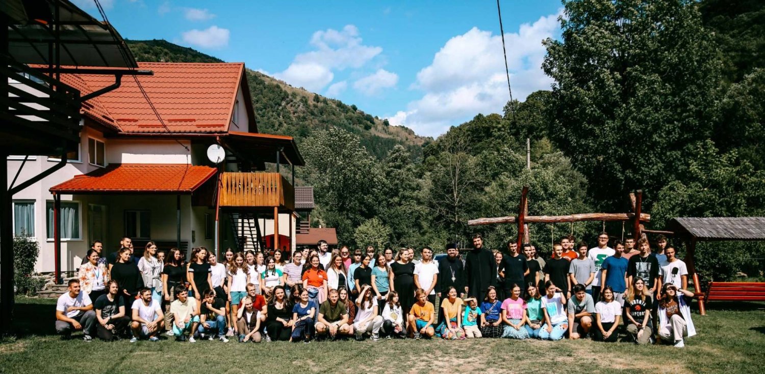 Sărbătoare la Mănăstirea „Crucea Iancului” de la Mărișel 223825