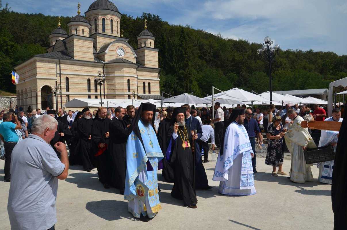 Slujiri arhiereşti în Episcopia Oradiei  223826