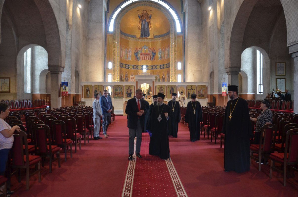 Slujiri arhiereşti în Episcopia Oradiei  223831