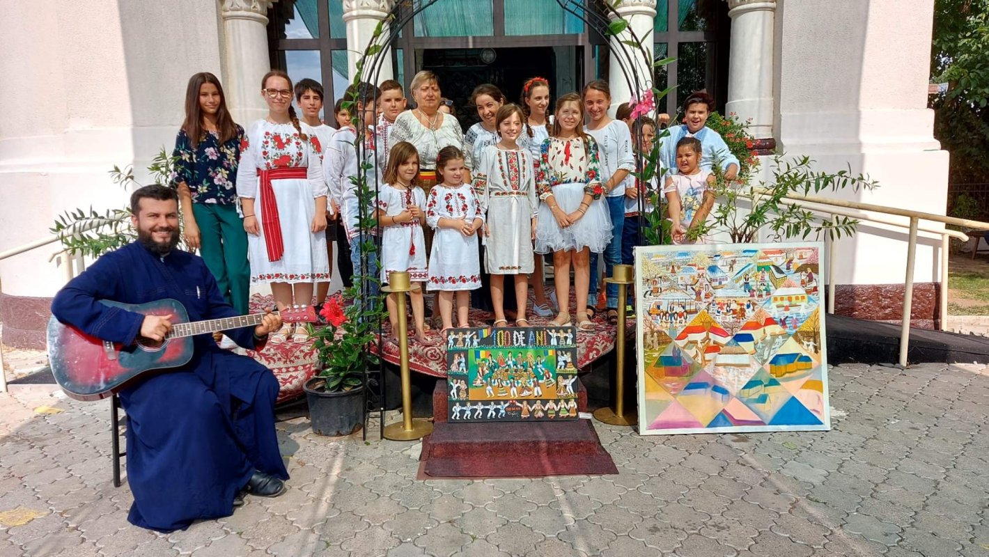Spectacolul „Pe urmele tradiției” la parohia ilfoveană Tâncăbești 223835