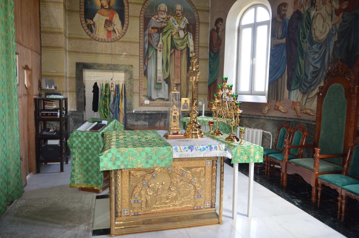 Biserica Sfintei Treimi din Crasna, Cernăuţi, loc de rugăciune şi reconciliere 223542