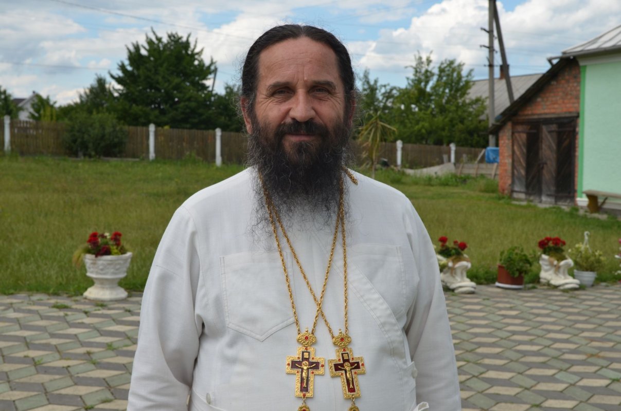 Biserica Sfintei Treimi din Crasna, Cernăuţi, loc de rugăciune şi reconciliere 223544