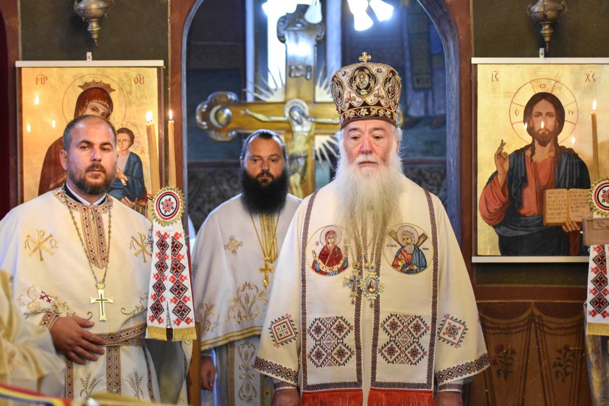 Binecuvântare arhierească în parohia mehedințeană Cireșu 223994