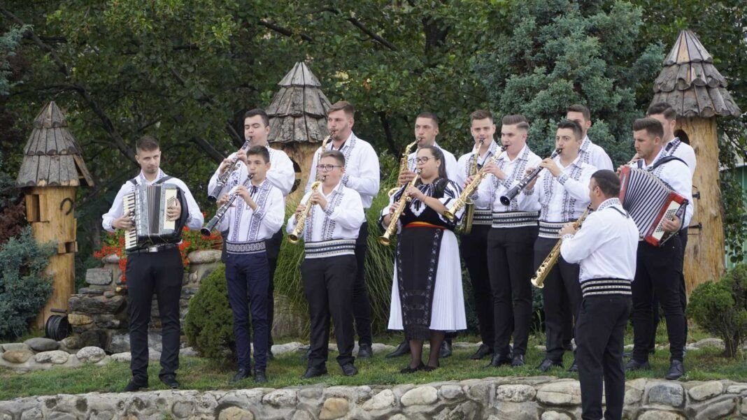 Sărbătoare în localitatea Gura Râului din Mărginimea Sibiului 223972